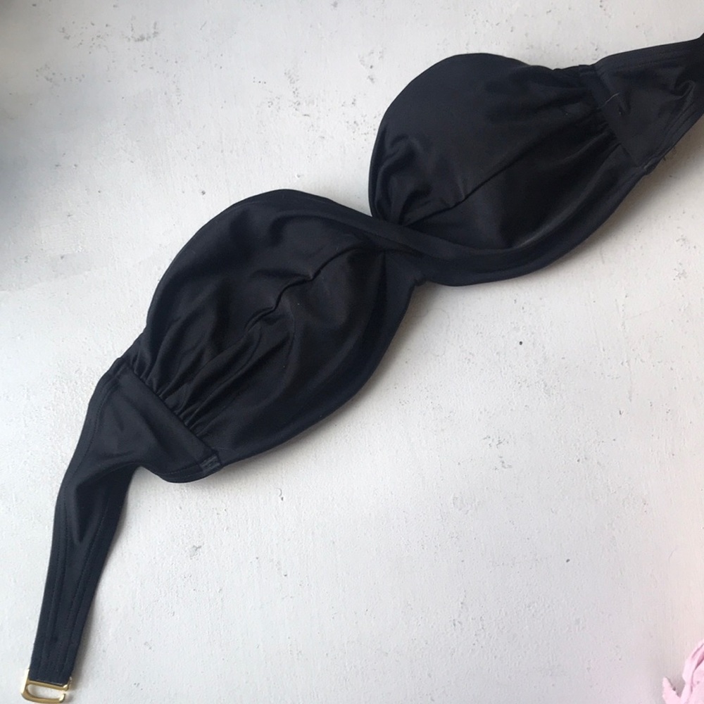 Victoria’s Secret bikini top (34C)